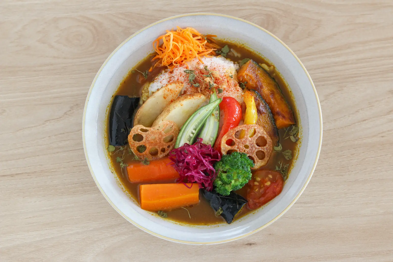 真上から見たFARM+の野菜スープカレー